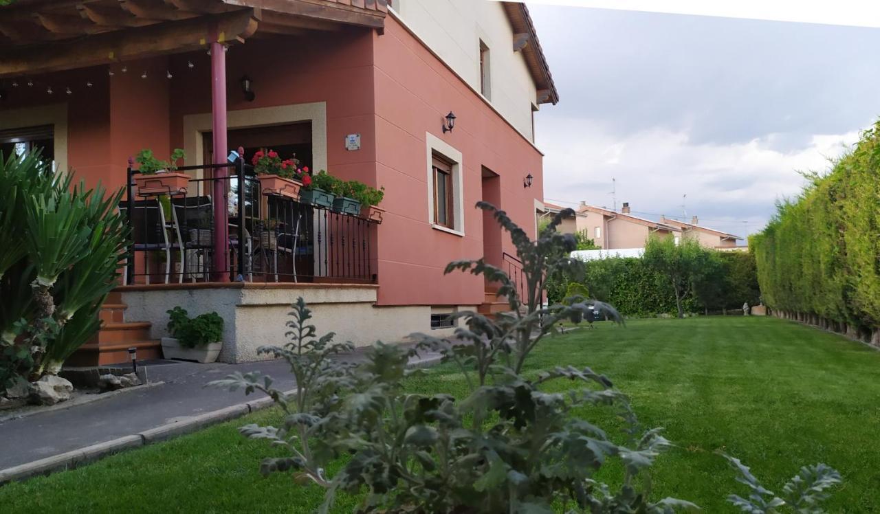 Cuarenta Y Ocho Luces Konuk evi Burgo Dış mekan fotoğraf
